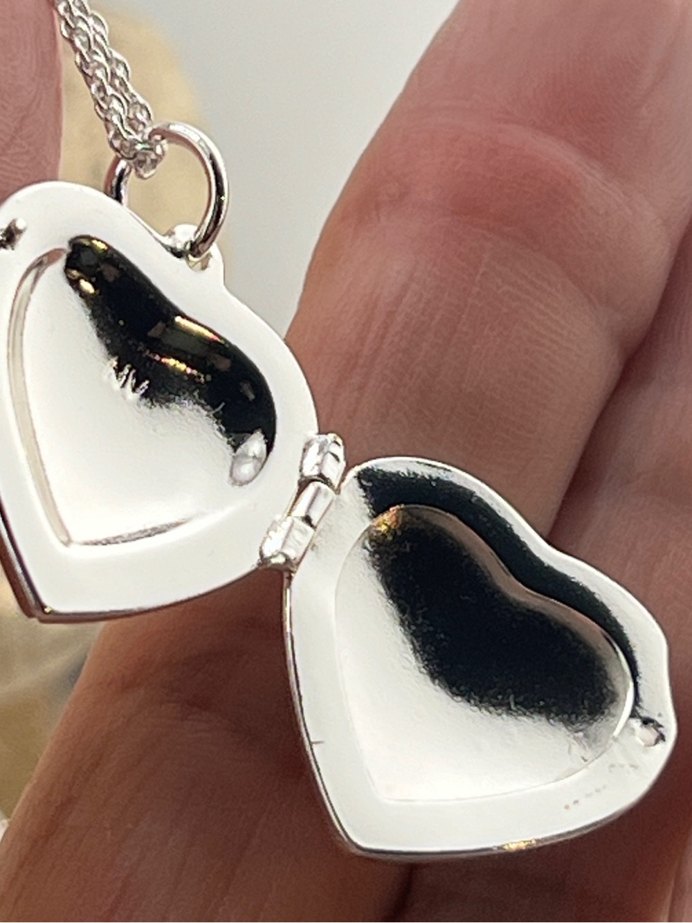 Vintage Avon Heart Locket - Picture 4 of 5